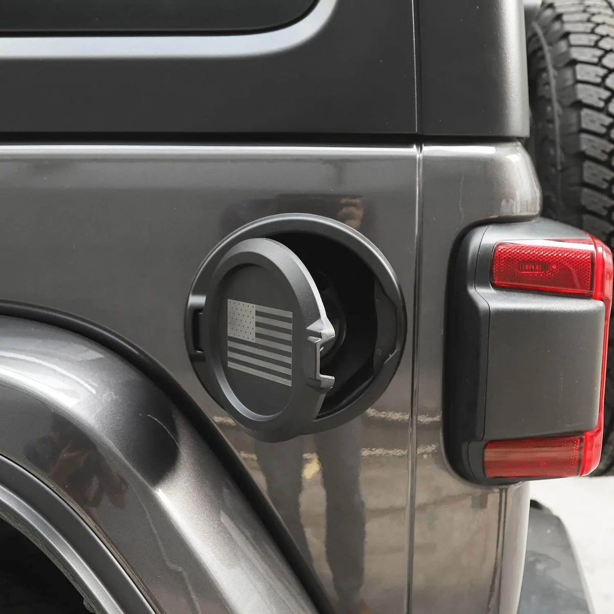 For 2018+ Jeep Wrangler JL JLU Gas Tank Cover Aluminum Alloy Fuel Filler Door Cover US Flag NOT FIT 4XE